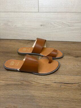 GC Shoes Florence Tan Toe Loop Flat Sandals Size 7.5